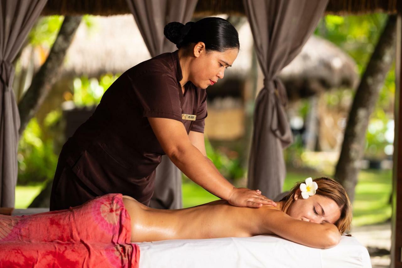 Oceanica Resort Panglao, Bohol Екстер'єр фото A massage therapist at work
