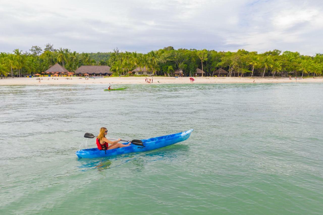 Oceanica Resort Panglao, Bohol Екстер'єр фото Kayaking at the beach